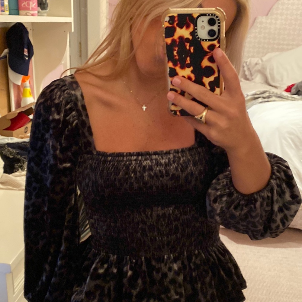 Super cute velvet top